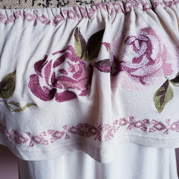 NEW Embroidered Off shoulder top - Picture 5 of 7